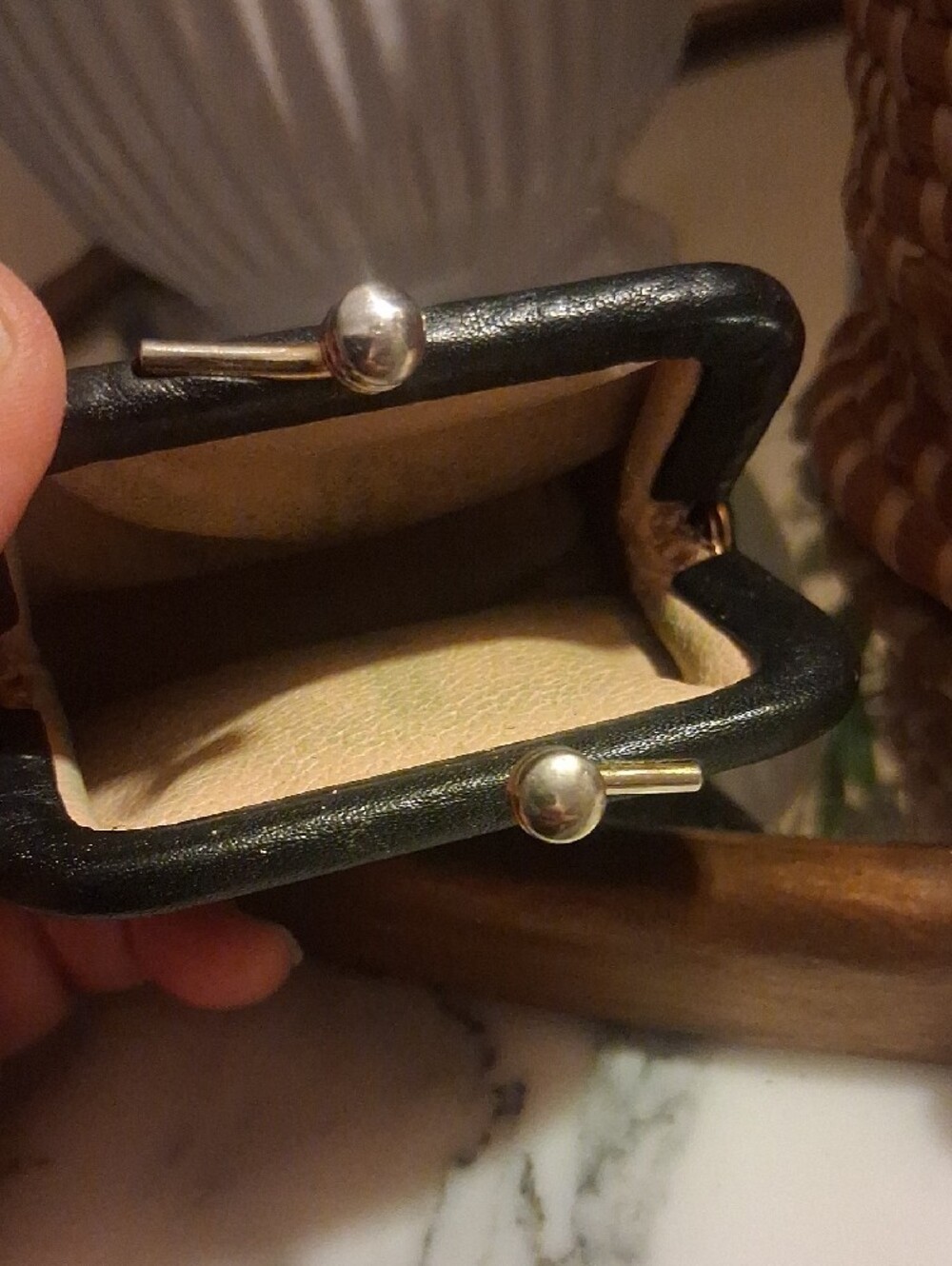Vintage Dooney & Bourke Black Leather Kiss-Lock Coin Purse with Brown Logo Patch - Picture 8 of 10